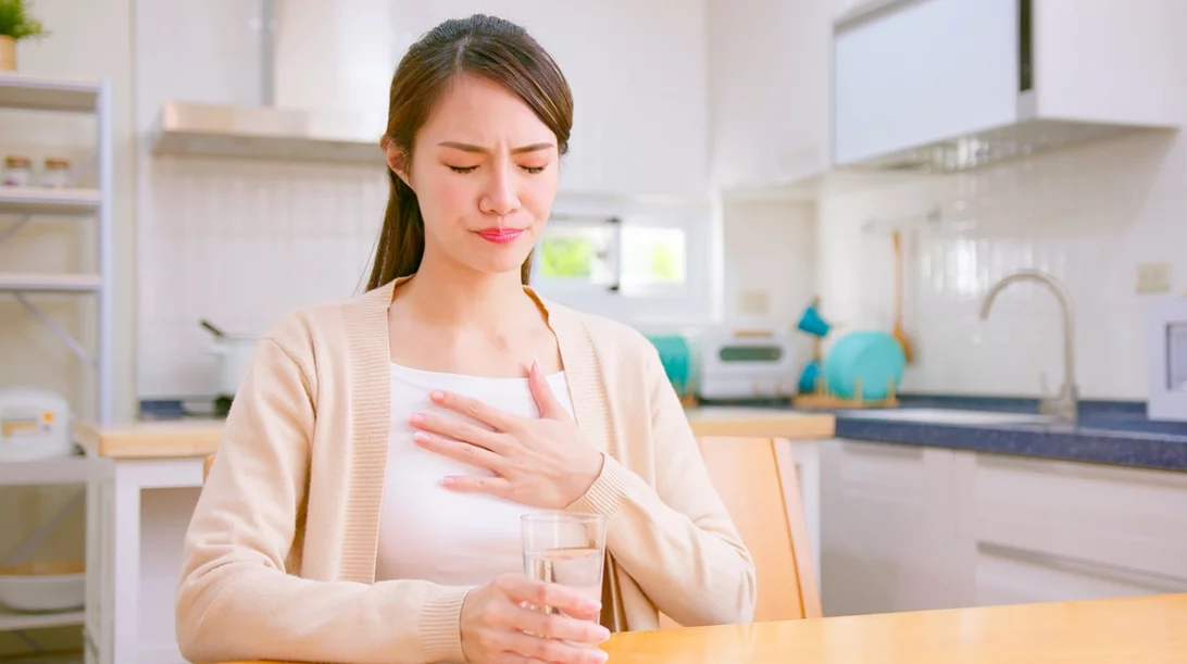 Συχνές καούρες: Ποιες τροφές θα σε βοηθήσουν στη μείωσή τους;