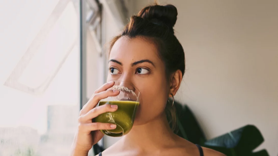 Αποτοξίνωση: 10 διαιτολόγοι προτείνουν ροφήματα και detox tips