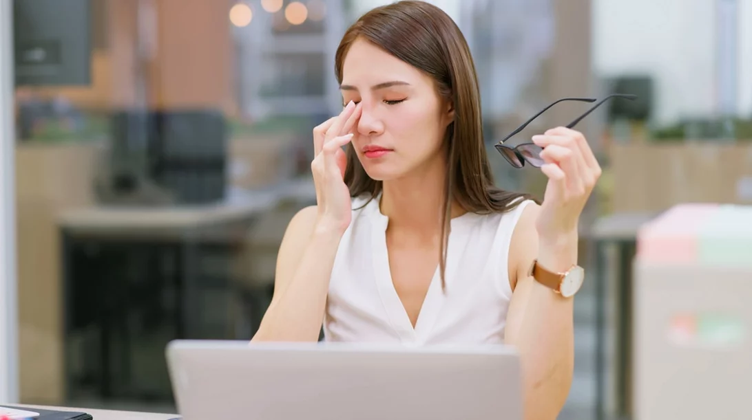 "Γιατί παίζει το μάτι μου;" - Είναι αθώο το πετάρισμα του ματιού;