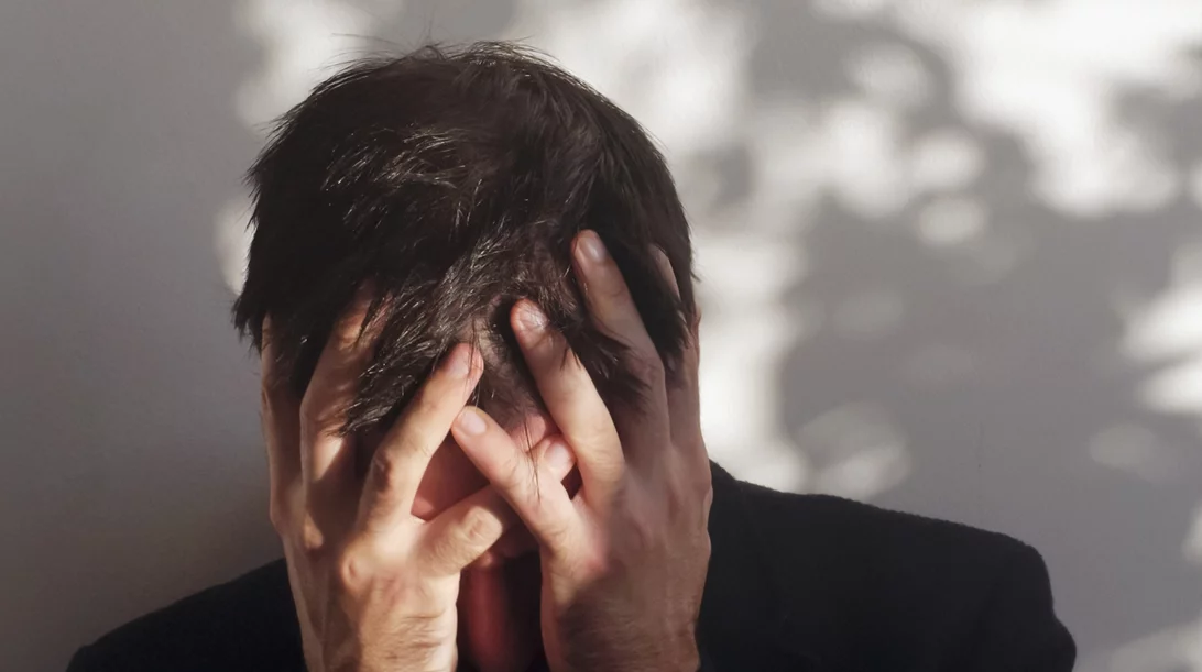 Σπάνια περίπτωση νόσου Αλτσχάιμερ: 41χρονος ασθενής αποκαλύπτει το πρώτο (+ άγνωστο) προειδοποιητικό σημάδι