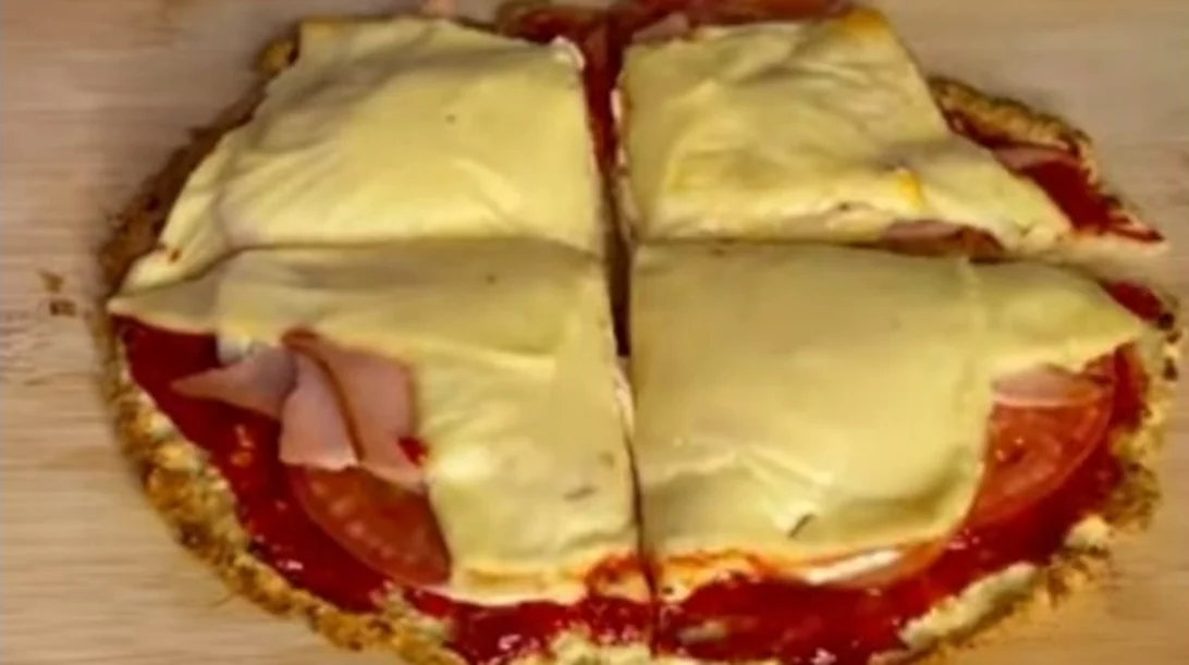 Πίτσα χωρίς αλεύρι! Φτιάξε την πιο light εκδοχή με βάση το cottage