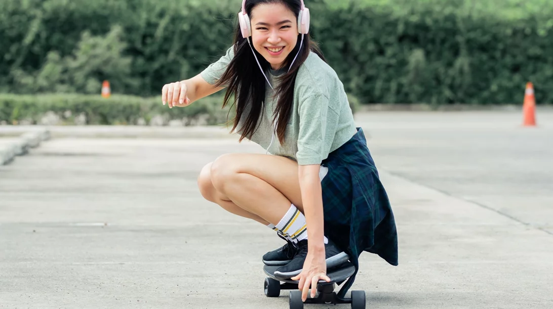 Ασκήσεις για όλο το σώμα με ένα skateboard από τη Χριστίνα Μαυρίδου