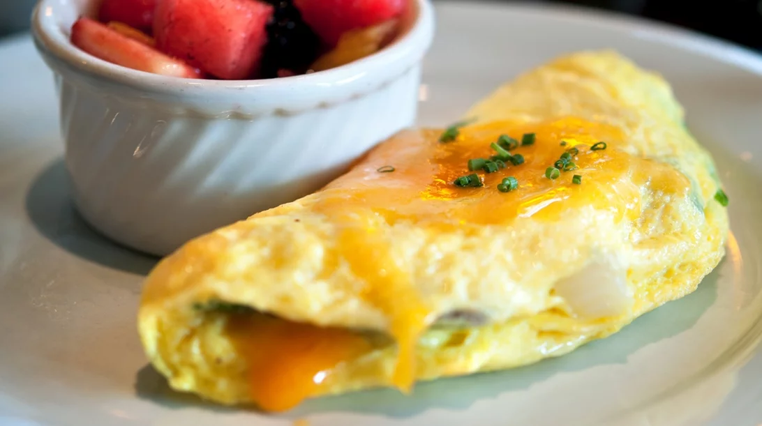 Αυγά ή τυριά; Ένα crash test ανάμεσα στις δύο δημοφιλείς πρωτεΐνες