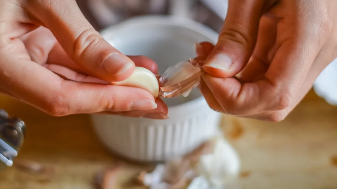 Το σκόρδο μπορεί να απωθήσει αποτελεσματικά τα κουνούπια | Μύθος ή αλήθεια;