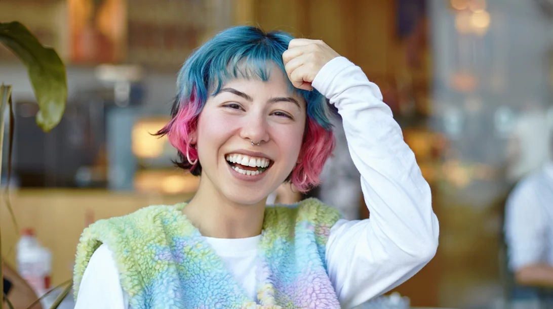 Από το millennial pink στο neon πράσινο: Πώς τα χρώματα γίνονται σήμα κατατεθέν κάθε γενιάς;