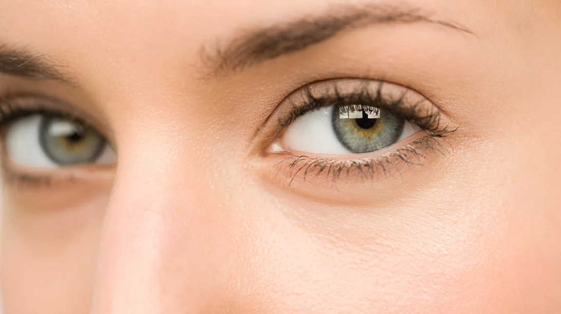 Πέντε συνήθειες που προκαλούν φθορά στις βλεφαρίδες