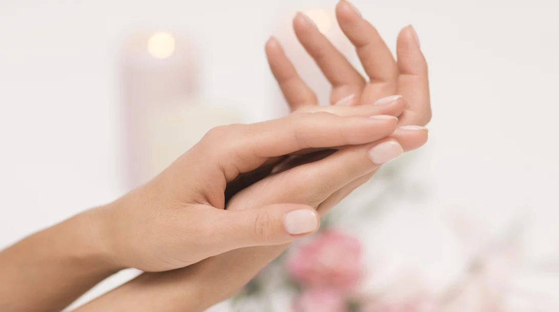 Χαρίζουν εφέ lifting στα χέρια σου - 3 μανικιούρ με αντιγηραντικά αποτελέσματα