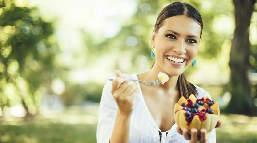 Δυνατό καλοκαίρι: Αυτές είναι οι βιταμίνες που χρειαζόμαστε τους καλοκαιρινούς μήνες