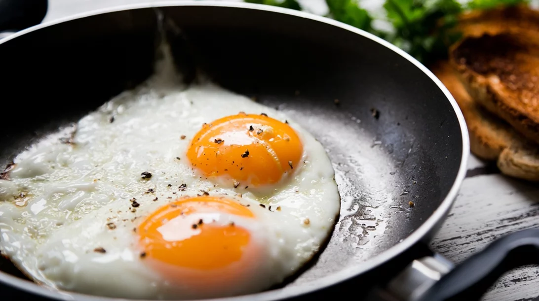 Ένα αυγό την ημέρα: Από ποιο πρόβλημα υγείας μπορεί να προστατεύσει τις γυναίκες;