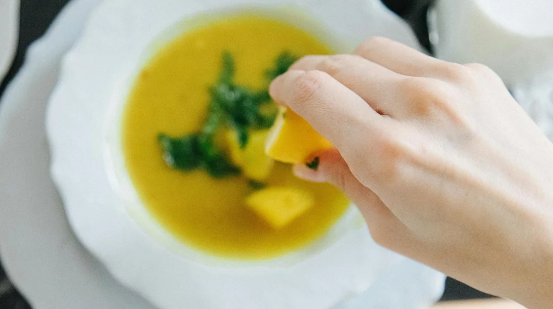 Ξέχνα τον κλασικό τρόπο που φτιάχνεις τις σούπες - Η νέα μέθοδος θα σε ξετρελάνει!