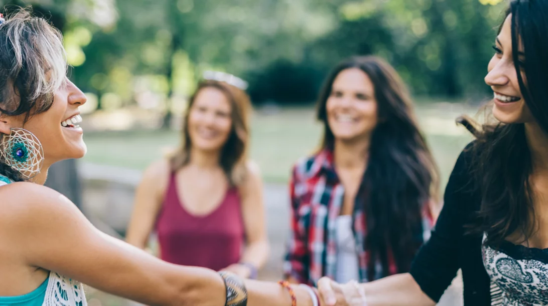 Πώς να κάνω τους άλλους να με συμπαθήσουν;