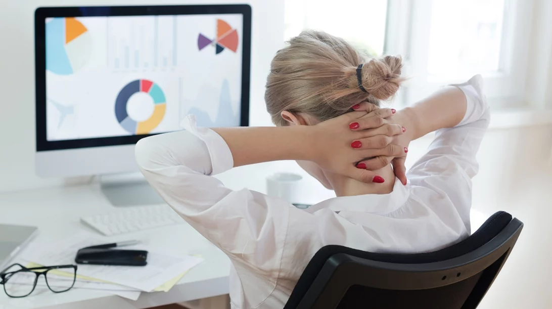 Καμπούρα στον αυχένα: Τι την προκαλεί και πώς να τη διορθώσεις άμεσα