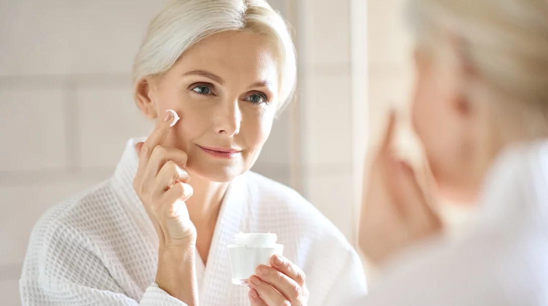 6 ξεπερασμένες συμβουλές ομορφιάς για γυναίκες άνω των 50 - Καλό είναι να τις αγνοήσεις