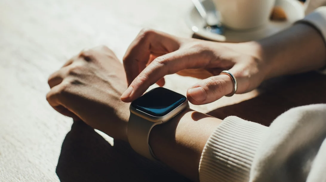 Οι fitness συσκευές προκαλούν έκζεμα και αλλεργίες - Δες γιατί και πώς θα το αποφύγεις