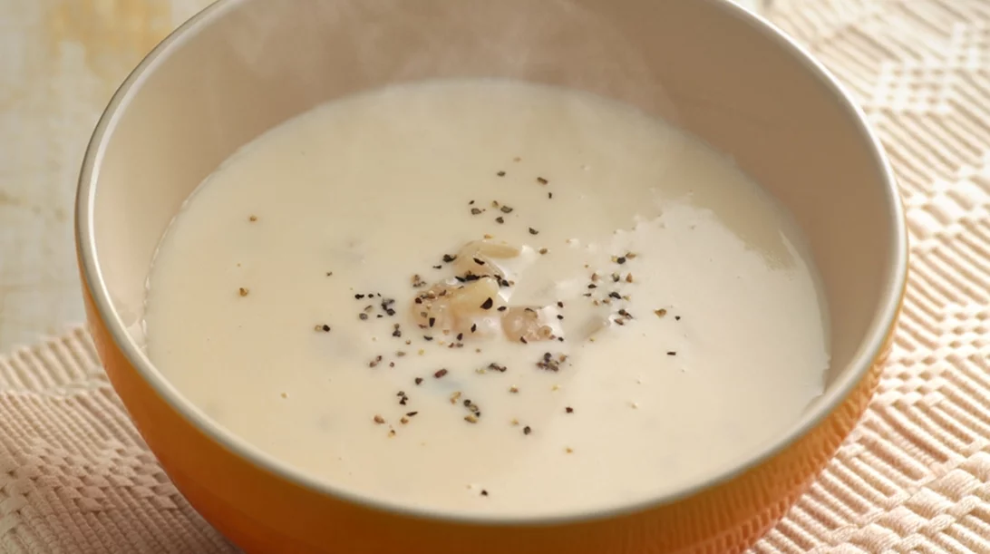 Πανεύκολη συνταγή για την πιο λαχταριστή σούπα πατάτας - Ιδανική για τις κρύες ημέρες του χειμώνα