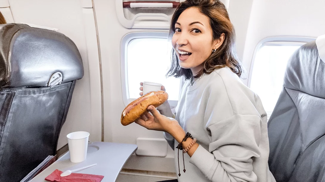 Γιατί νιώθεις πρήξιμο όταν ταξιδεύεις; 4 συμβουλές που θα σε βοηθήσουν