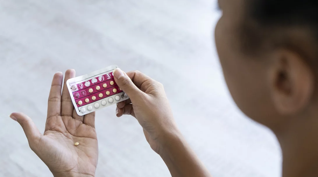 Αλκοόλ και αντισυλληπτικά: Μπορώ να πιω ενώ χρησιμοποιώ αυτή τη μέθοδο αντισύλληψης;