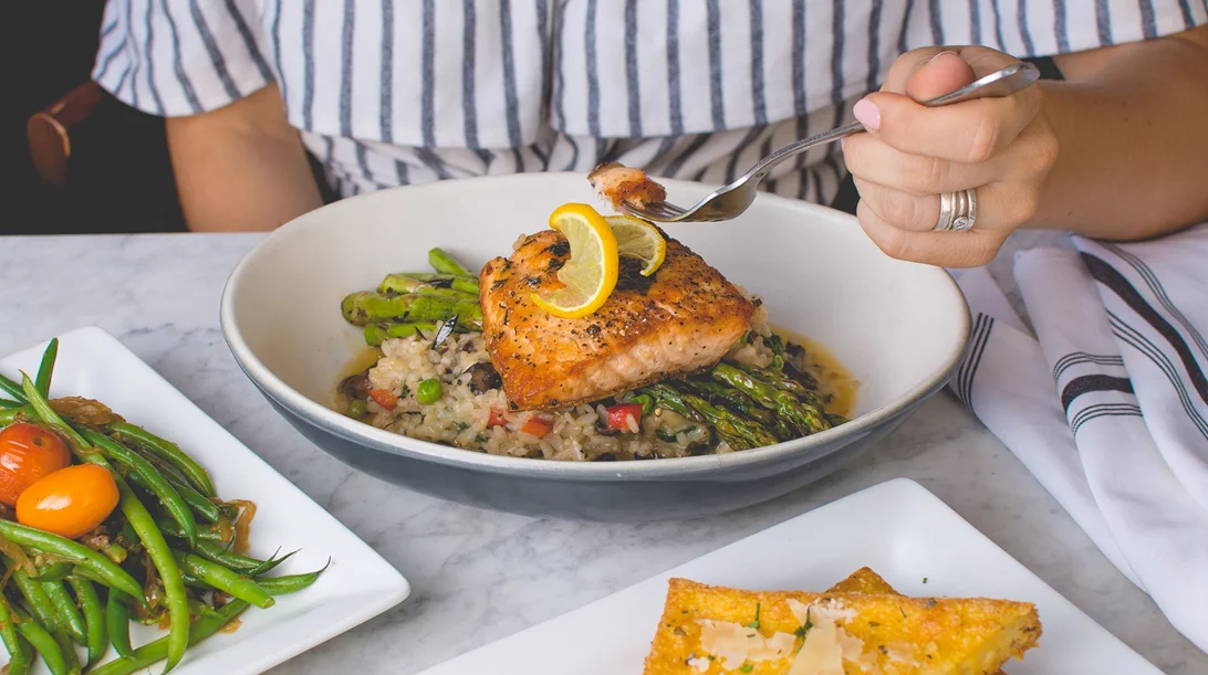 Οι τρόποι με τους οποίους το σώμα σου σε ενημερώνει ότι δεν τρως επαρκώς