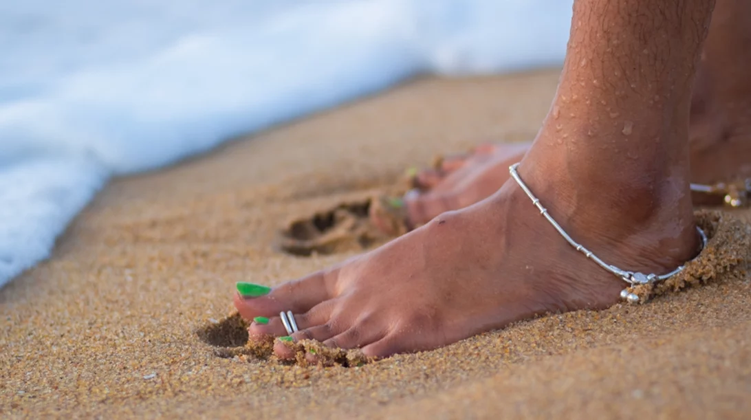 Κοσμήματα ποδιού: Η απόλυτη καλοκαιρινή τάση έρχεται με φόρα από τα 00s’