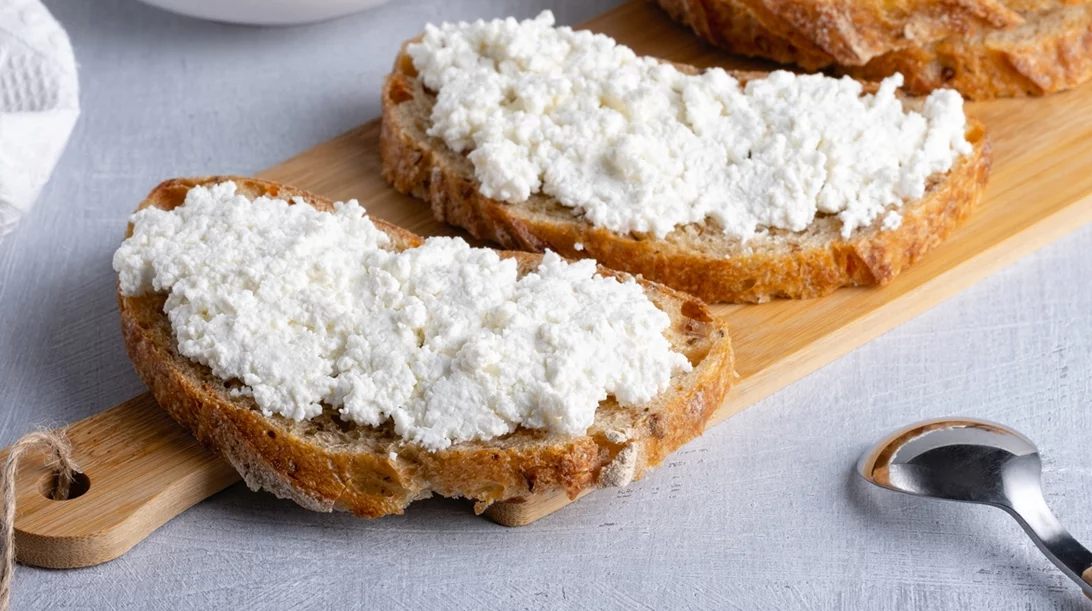 Γιαούρτι vs. cottage cheese: Ποιο είναι το καλύτερο για πρόσληψη πρωτεΐνης;