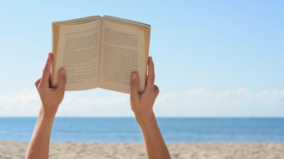 45 λεπτά από το κέντρο της Αθήνας: Η παραλία της Αττικής που θυμίζει Παξούς