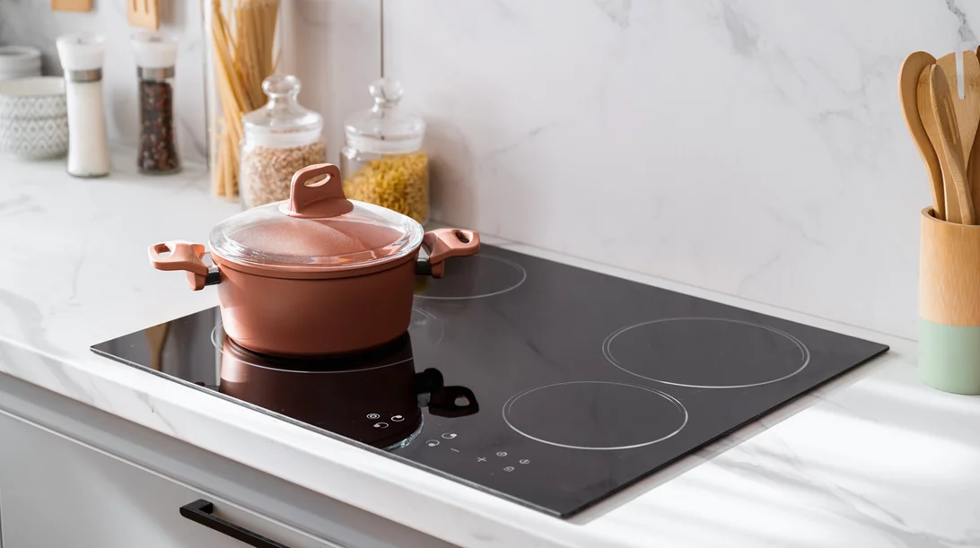 Πώς να καθαρίσεις τις κεραμικές εστίες με φυσικό τρόπο; H DIY πάστα με μόλις 3 υλικά