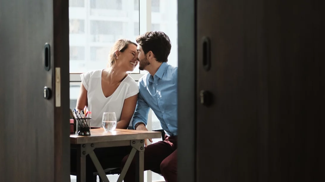 Γιατί η απιστία είναι τόσο συχνή στον χώρο εργασίας; Όλες οι επιπτώσεις