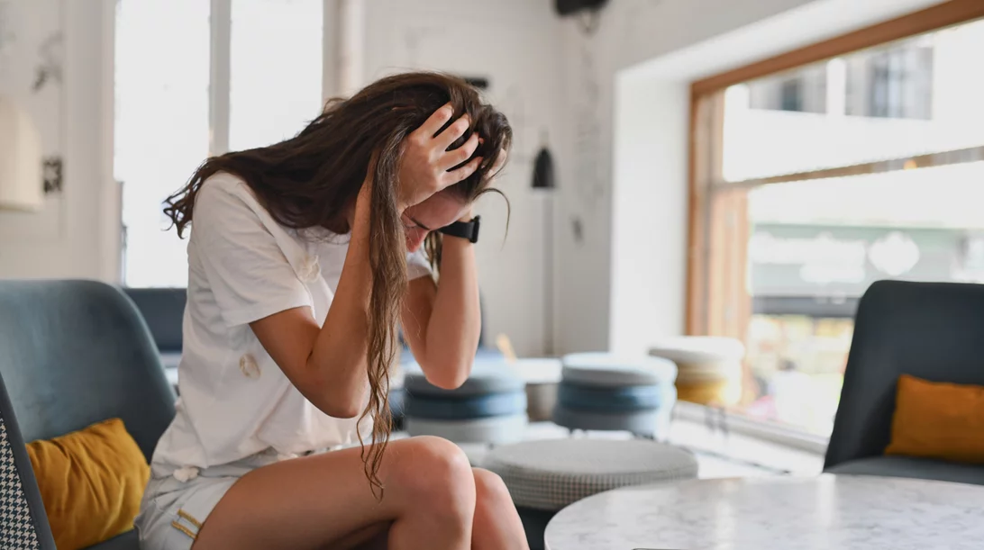 Πονοκέφαλος από τη ζέστη, πόνος από ηλιακό έγκαυμα: Πώς θα τα αντιμετωπίσεις;