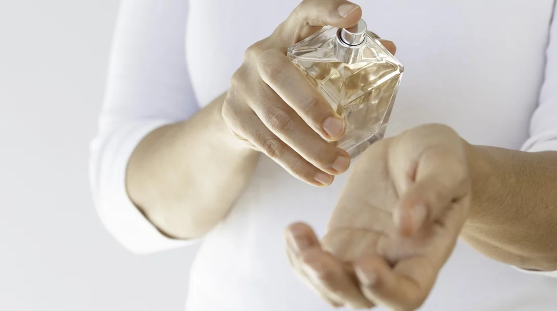 Τα πιο θηλυκά κι αισθησιακά αρώματα του φετινού φθινοπώρου