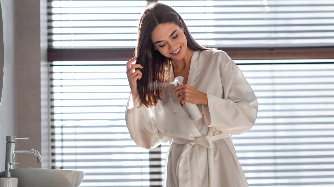 Αυτά είναι τα hair mists που θα χαρίσουν ένα ανάλαφρο άρωμα φρεσκάδας στα μαλλιά σου