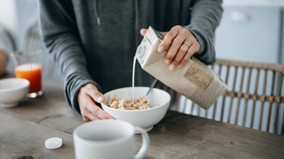 Οι εναλλακτικές λύσεις γάλακτος δεν είναι πάντα υγιεινές, προειδοποιούν οι επιστήμονες - δες γιατί