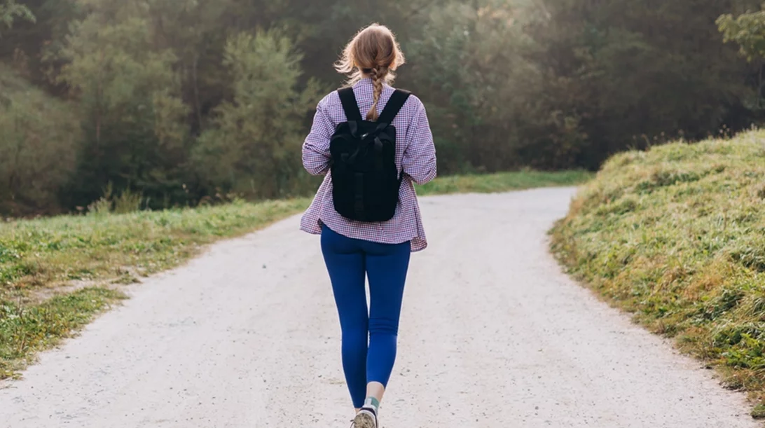 Καίει λίπος, βελτιώνει τη διάθεση: Γιατί όλοι μιλούν για το περπάτημα στη "Ζώνη 2"