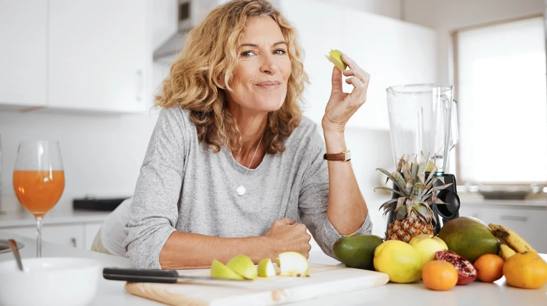 10 tips που βοηθούν να "προλάβουμε" τον καρκίνο του μαστού