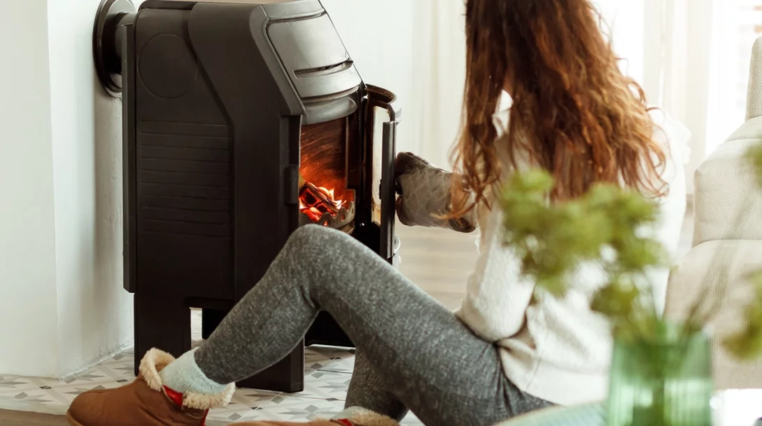 Ο τρομακτικός κίνδυνος για την υγεία που κρύβουν οι ξυλόσομπες – οι ειδικοί προειδοποιούν