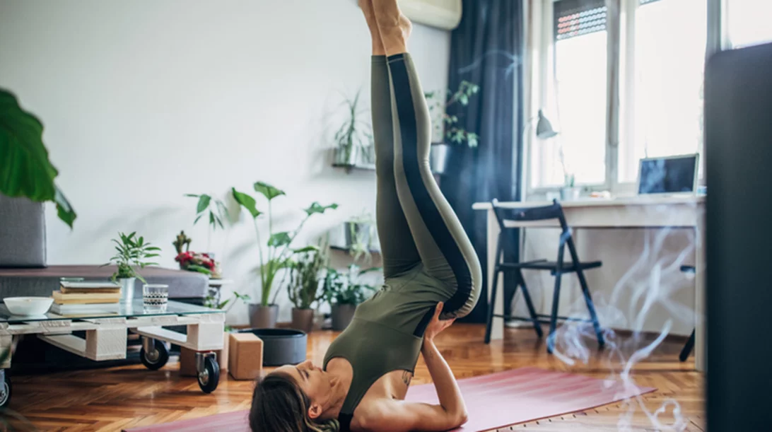 Μαθήματα γιόγκα στο σπίτι: Όσα πρέπει να ξέρεις πριν ξεκινήσεις