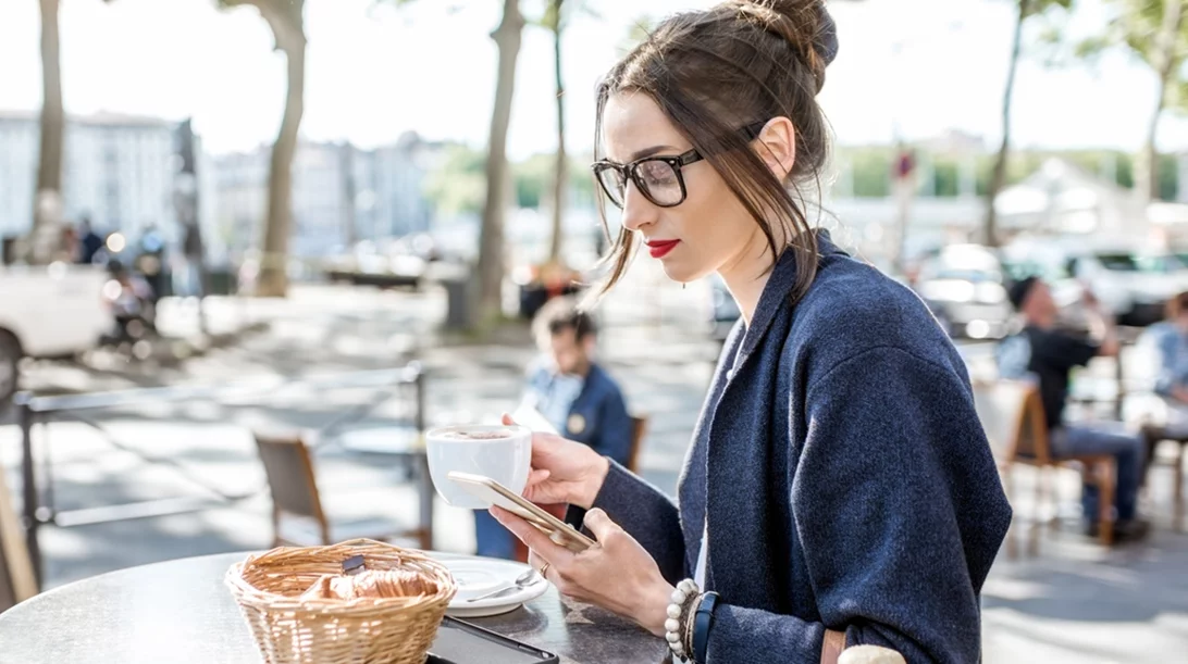 Το εύκολο lip combo που θα σε κάνει να δείχνεις σαν κομψή Παριζιάνα