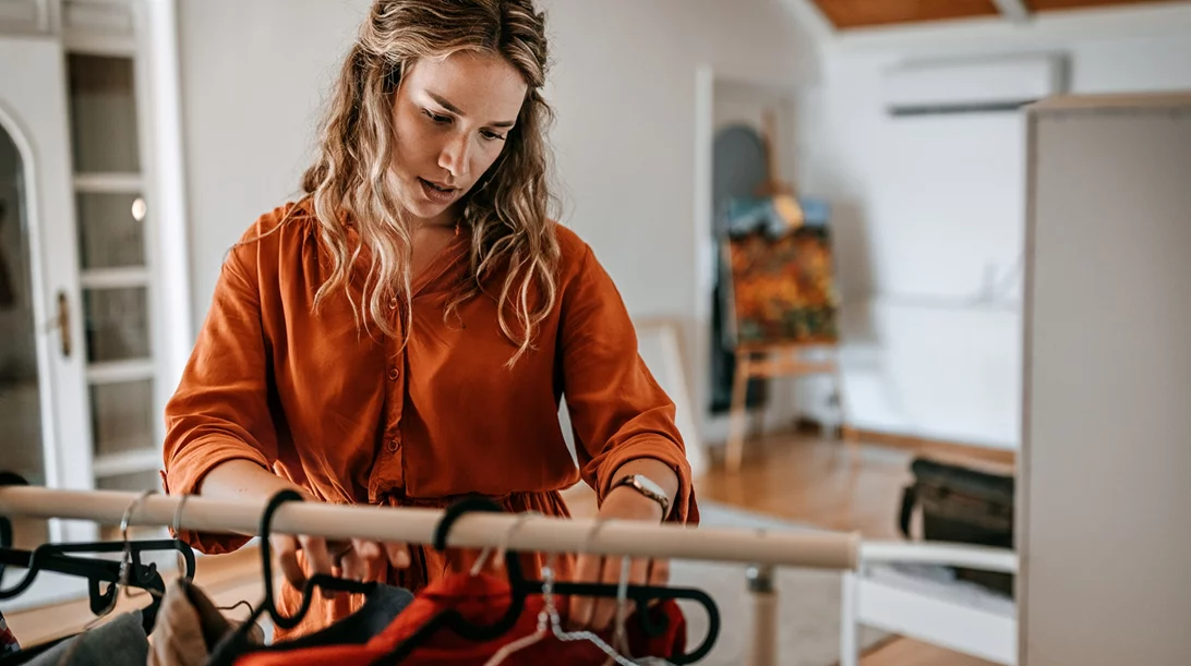 Πόσες φορές μπορούμε να φορέσουμε τα ίδια ρούχα χωρίς να τα πλύνουμε;
