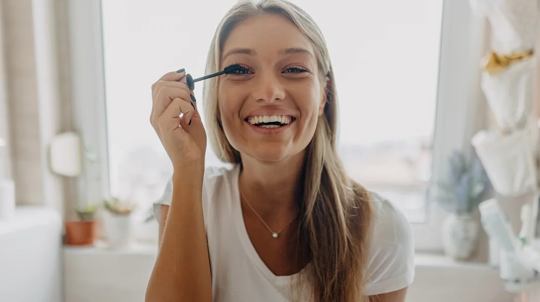 Οι καλύτερες mascaras για βλεφαρίδες που μοιάζουν με ψεύτικες