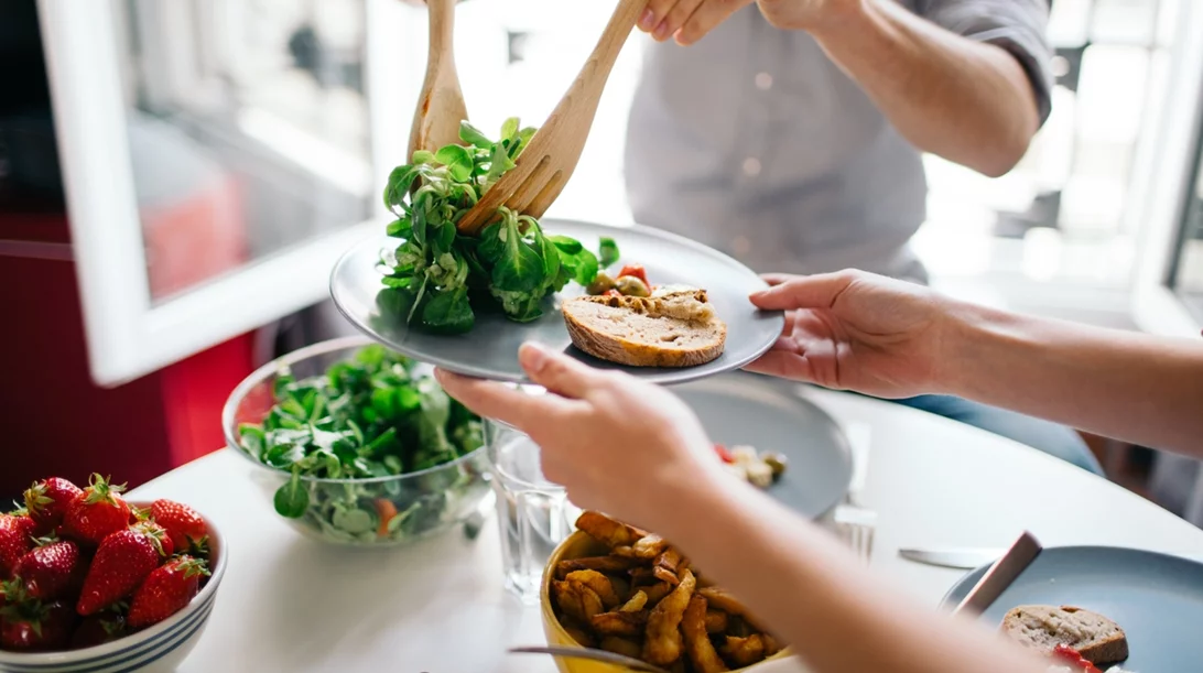 Γιατί να τρως σαλάτα μαζί με κάθε σου γεύμα;