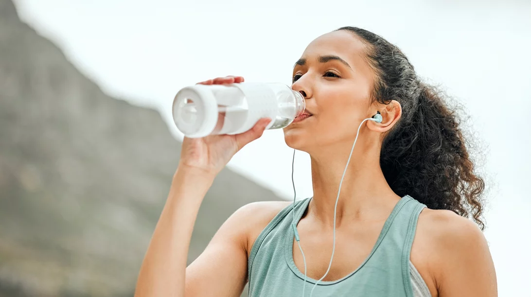 Παγκόσμια Ημέρα Νερού: Η σημασία της επαρκούς πρόσληψης νερού και ο κίνδυνος της αφυδάτωσης