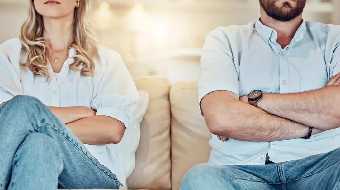 Το σημάδι που δείχνει 100% ότι το ταίρι σου σκοπεύει να σε χωρίσει