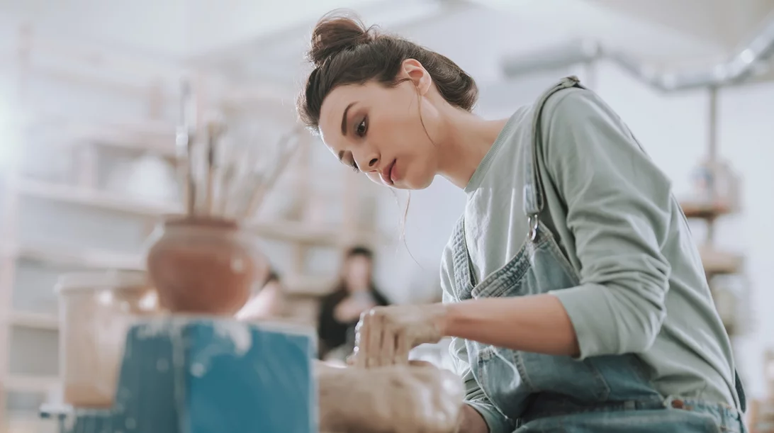 Ζεις στον... αυτόματο; Αυτές οι τεχνικές σε βοηθούν να ξαναβρείς τον εαυτό σου