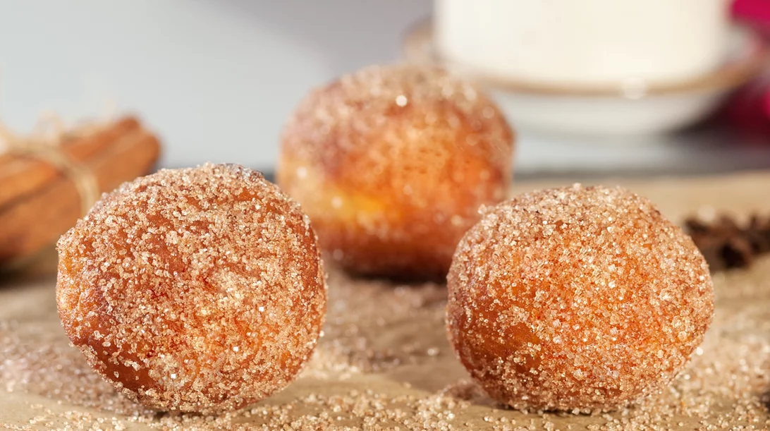 Cinnamon bites: Η εύκολη εναλλακτική των cinnamon rolls που γίνονται σε μόλις 20 λεπτά