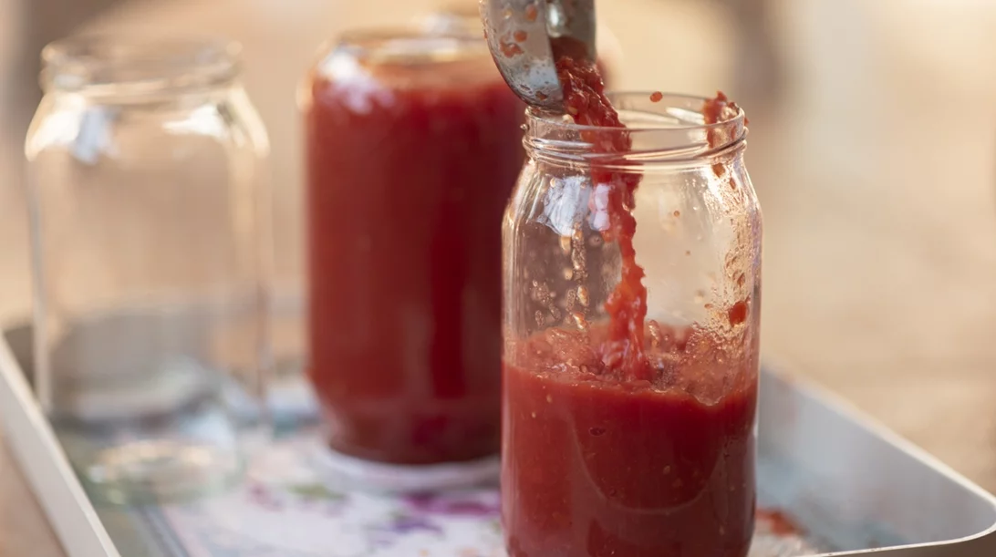 Ντομάτες φρέσκες ή σε κονσέρβα; Ποιες έχουν τα περισσότερα οφέλη;