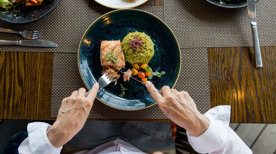 Η διατροφική συνήθεια που στοχεύει τόσο στην απώλεια βάρους όσο και στην απώλεια λίπους