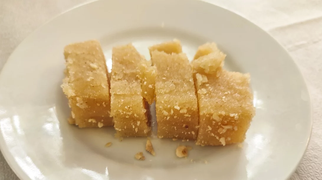 Σιμιγδαλένιος χαλβάς χωρίς ζάχαρη - η ιδανική συνταγή για τη νηστεία!