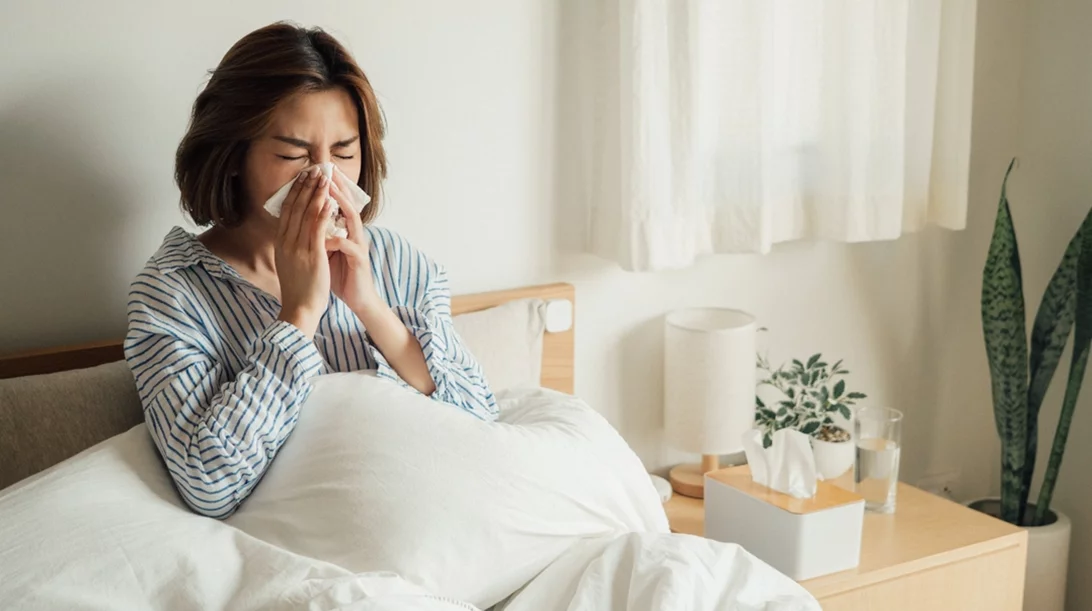 Φυσάς τη μύτη σου λάθος! Κορυφαίος γιατρός αποκαλύπτει πώς το κλασικό φύσημα μύτης μπορεί να δημιουργήσει επιπλοκές