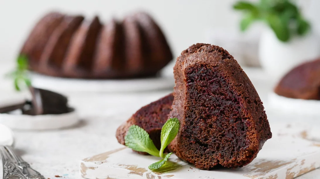 Συνταγή για πολύ ζουμερό, νηστίσιμο σοκολατένιο κέικ