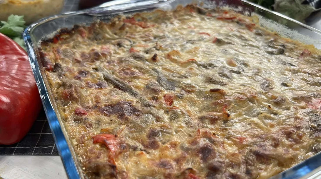 Η πιο εύκολη μελιτζανόπιτα με πιπεριές - χωρίς φύλλο