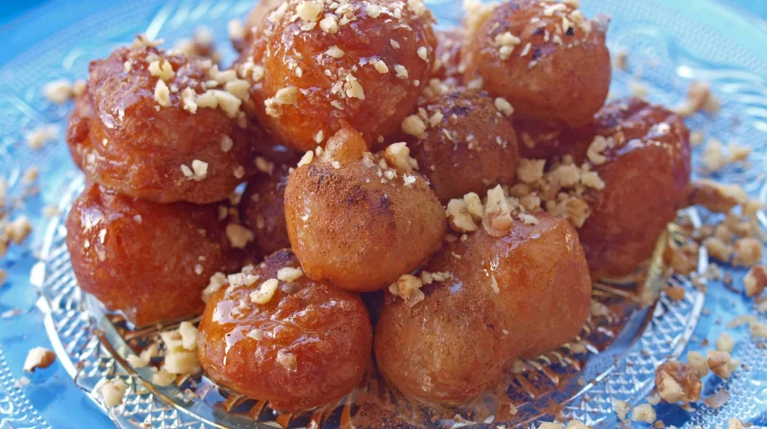 Κουμπάνια: Το παραδοσιακό γλυκό των γιορτών που μυρίζει Κρήτη